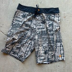 O’Neil Men's Size M Multicolored Swim Trunks With Adjustable Waist and Pockets
